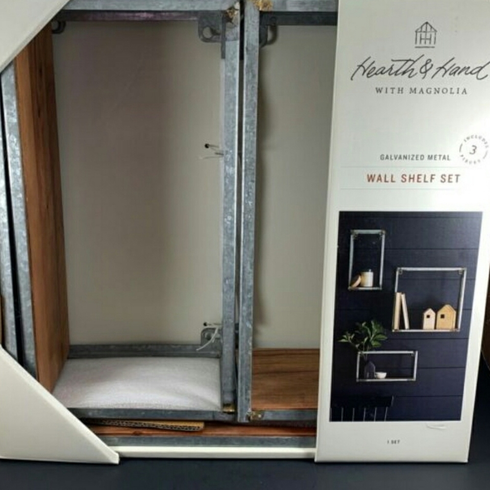 Wall shelve set